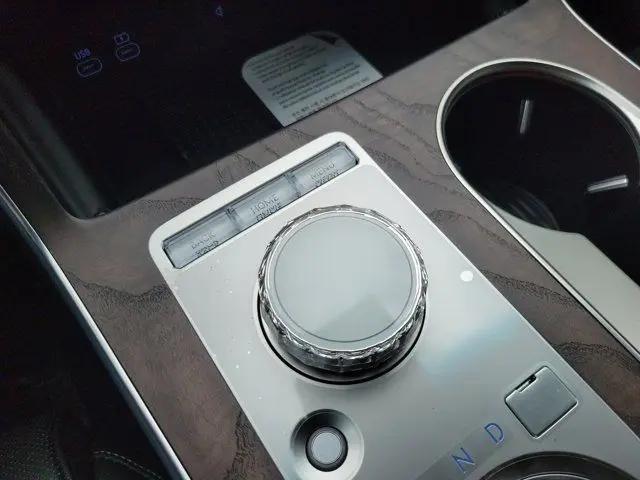 2027 Genesis GV80 2.5T Select