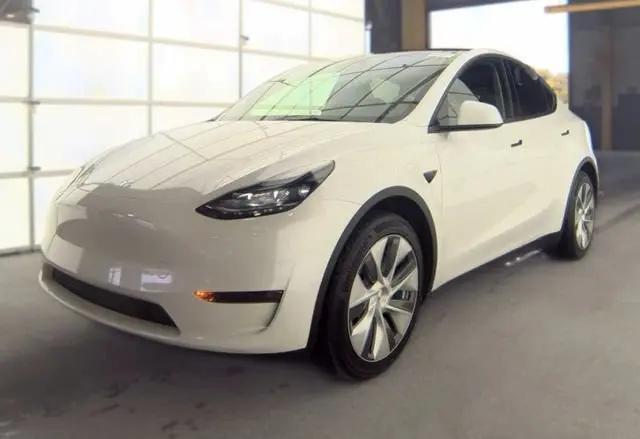 2024 Tesla Model Y Long Range Single Motor Rear-Wheel Drive for sale in Friendswood, TX