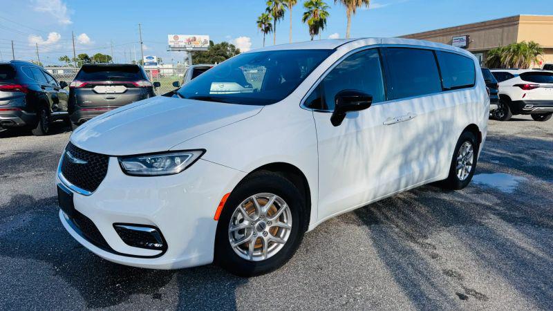 2025 Chrysler Pacifica Select for sale in Orlando, FL