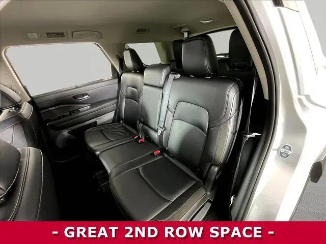 2025 Nissan Pathfinder SL 4WD