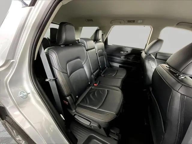 2025 Nissan Pathfinder SL 4WD