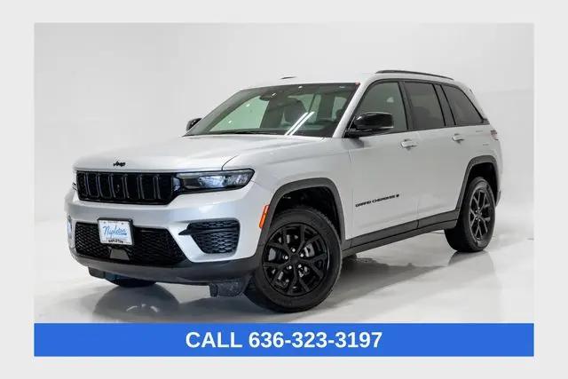 2024 Jeep Grand Cherokee Altitude 4x4 for sale in St. Peters, MO