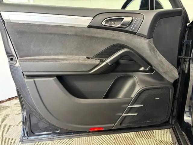 2016 Porsche Cayenne GTS