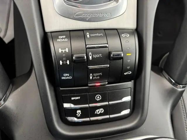 2016 Porsche Cayenne GTS