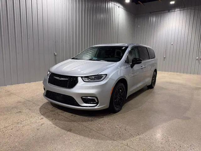2024 Chrysler Pacifica Touring L for sale in Middlebury, IN