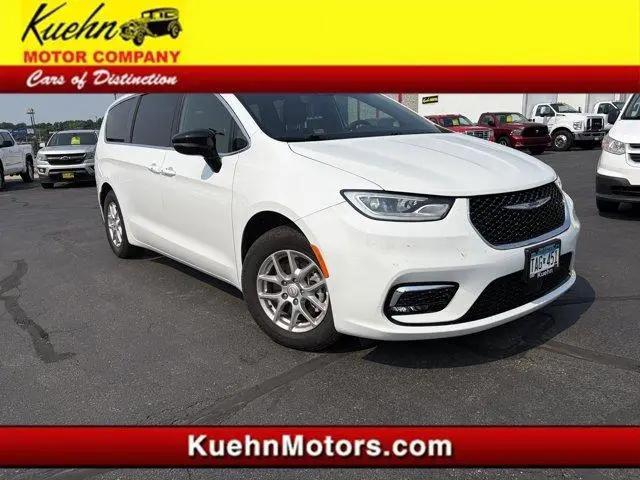 2025 Chrysler Pacifica Select for sale in Rochester, MN