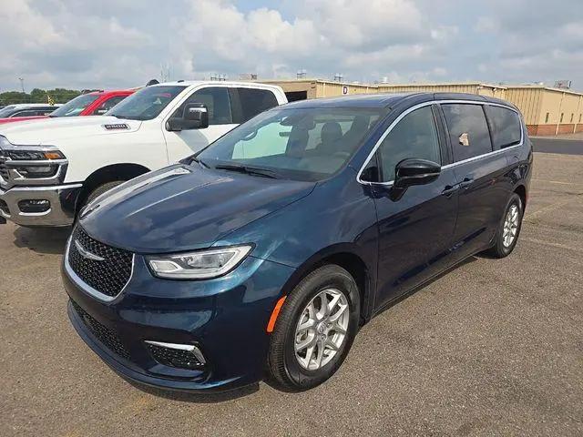 2025 Chrysler Pacifica Select for sale in Fremont, MI