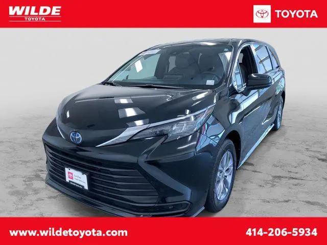 2025 Toyota Sienna LE for sale in West Allis, WI