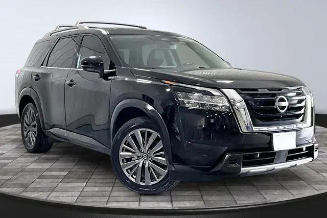 2023 Nissan Pathfinder SL 4WD for sale in Roanoke, IN