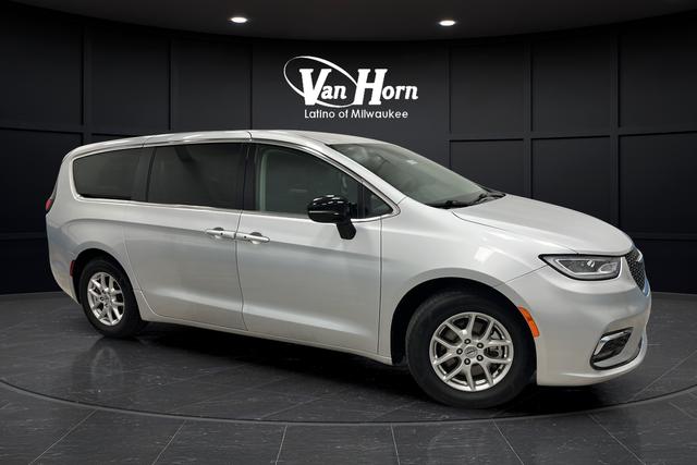 2024 Chrysler Pacifica Touring L for sale in Milwaukee, WI