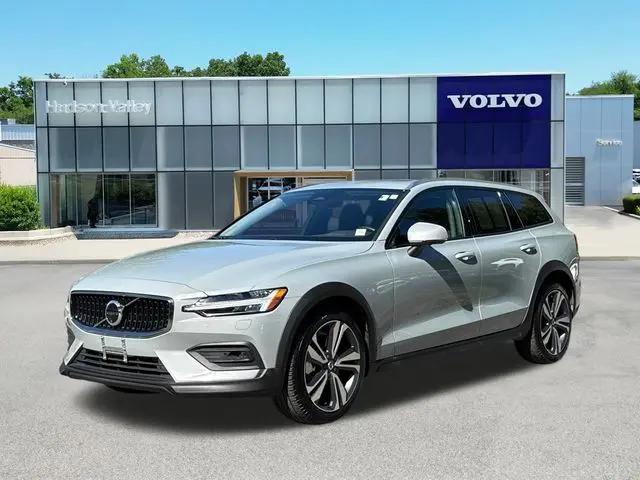 2025 Volvo V60 Cross Country Plus, B5 AWD Gas mild hybrid for sale in Wappingers Falls, NY