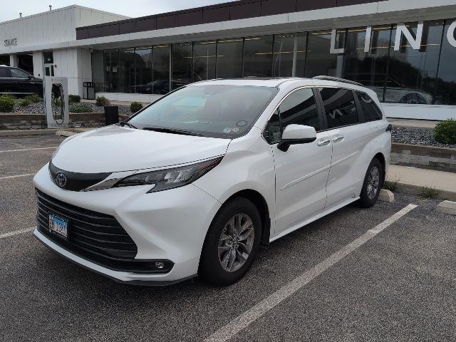 2025 Toyota Sienna XLE for sale in Naperville, IL