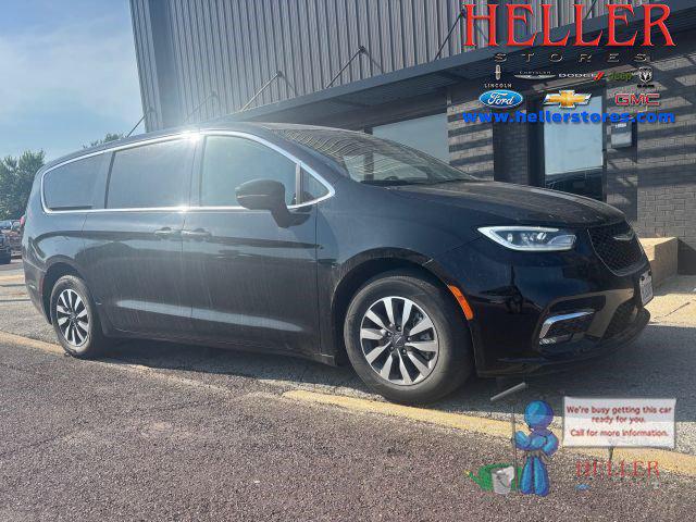 2024 Chrysler Pacifica Hybrid Select for sale in El Paso, IL
