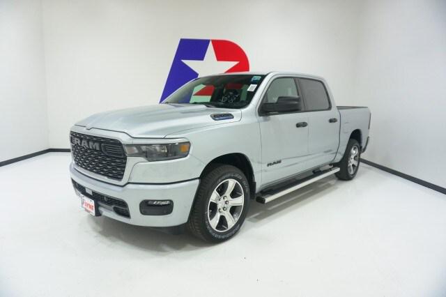 2026 RAM 1500 Express Crew Cab 4x2 57 Box