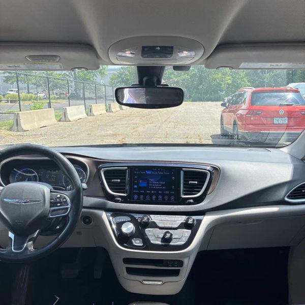 2017 Chrysler Pacifica Touring-L