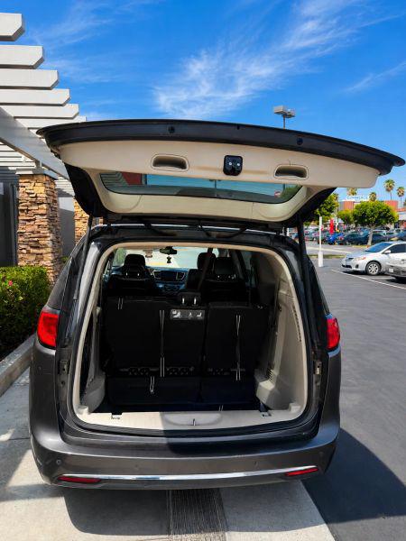 2017 Chrysler Pacifica Touring-L