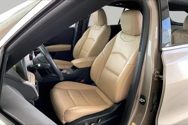 2024 Cadillac XT4 FWD Premium Luxury