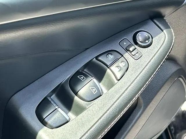 2023 Nissan Maxima SL