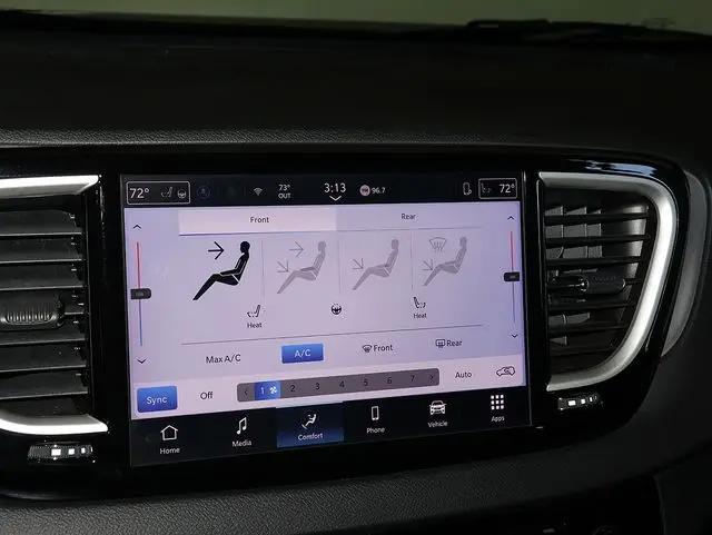 2025 Chrysler Pacifica Select