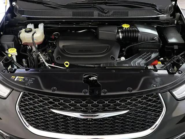 2025 Chrysler Pacifica Select