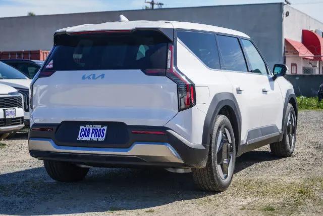 2026 Kia EV9 Light Long Range