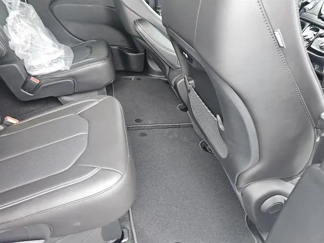 2027 Chrysler Pacifica Select AWD
