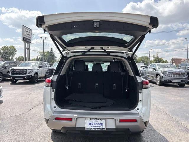 2023 Nissan Pathfinder SL 4WD