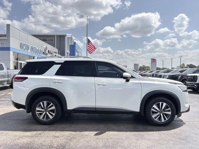 2023 Nissan Pathfinder SL 4WD