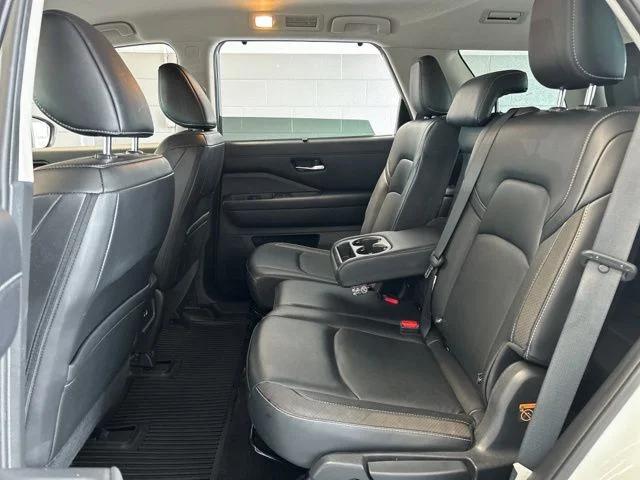 2023 Nissan Pathfinder SL 4WD