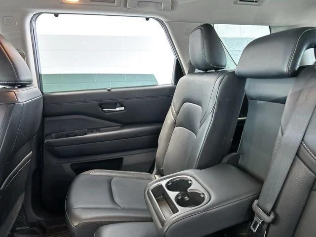 2023 Nissan Pathfinder SL 4WD