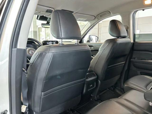 2023 Nissan Pathfinder SL 4WD