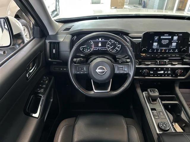 2023 Nissan Pathfinder SL 4WD