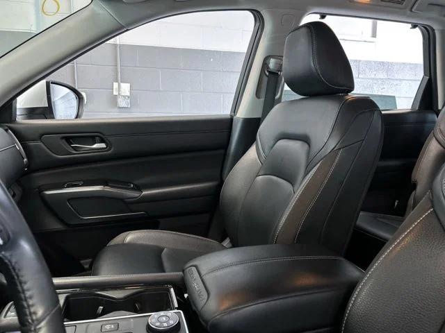 2023 Nissan Pathfinder SL 4WD