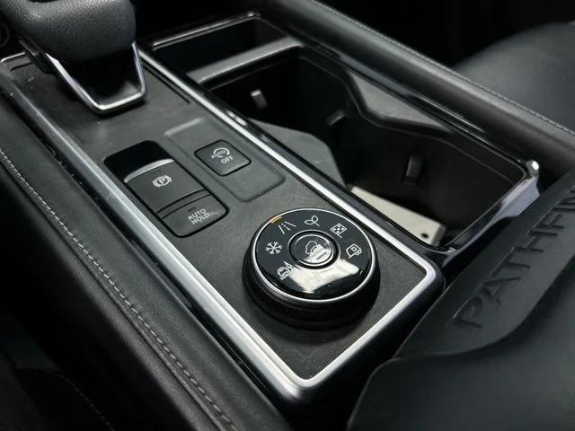 2023 Nissan Pathfinder SL 4WD