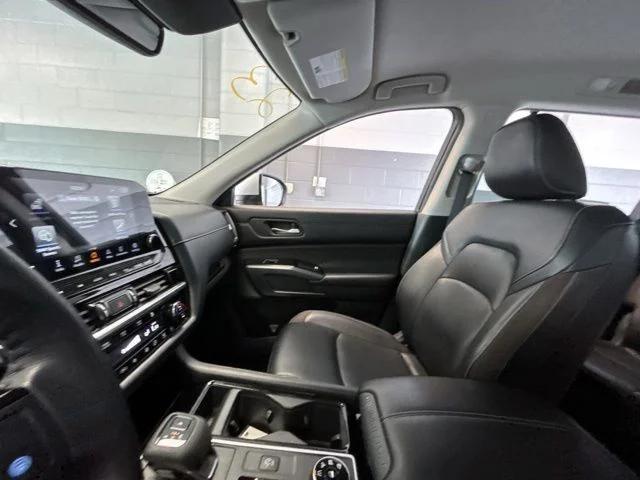 2023 Nissan Pathfinder SL 4WD