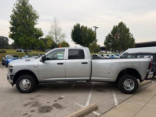 2026 RAM Ram 3500 RAM 3500 TRADESMAN CREW CAB 4X4 8 BOX