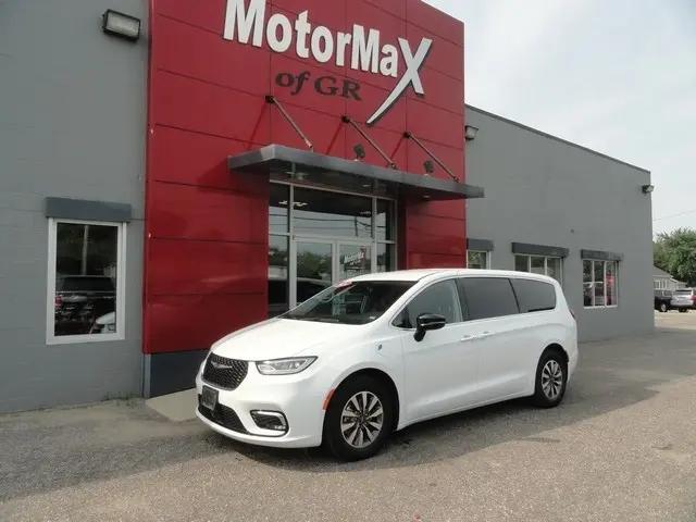 2024 Chrysler Pacifica Hybrid Select for sale in Grandville, MI