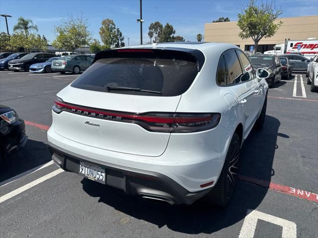 2025 Porsche Macan Base