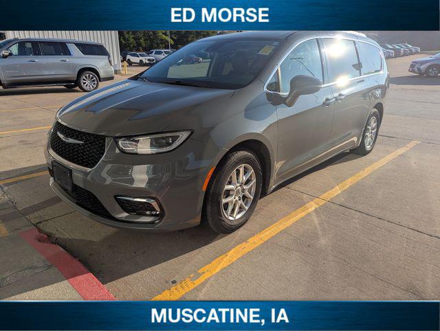 2022 Chrysler Pacifica Touring L for sale in Muscatine, IA