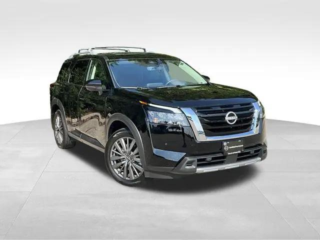 2025 Nissan Pathfinder SL 4WD for sale in Des Moines, IA