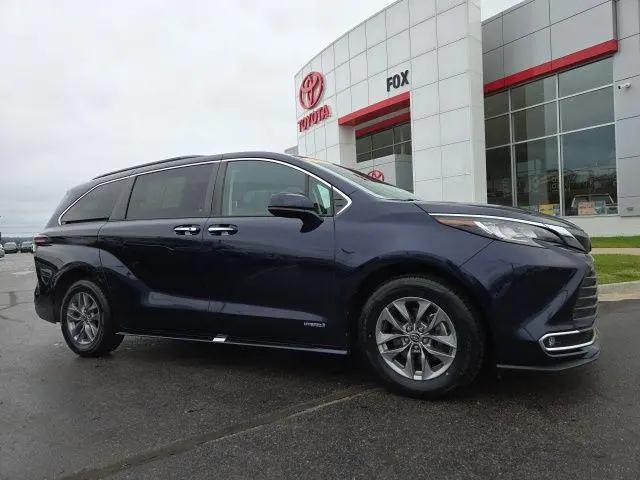 2021 Toyota Sienna XLE for sale in Rochester Hills, MI