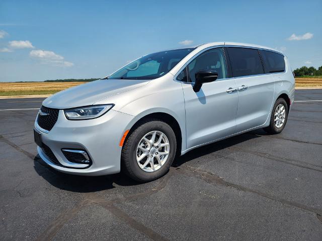 2024 Chrysler Pacifica Touring L for sale in Watseka, IL