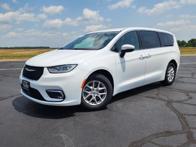 2023 Chrysler Pacifica Touring for sale in Watseka, IL