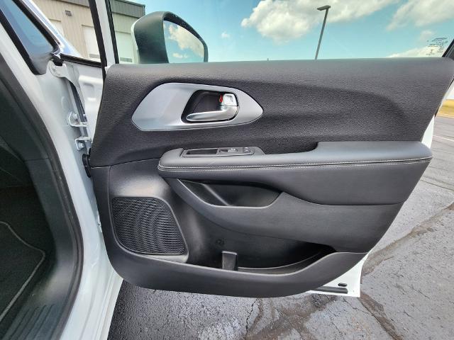 2023 Chrysler Pacifica Touring