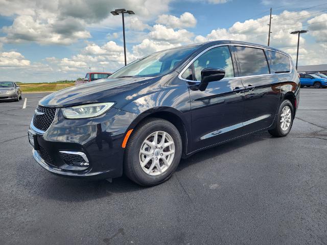2023 Chrysler Pacifica Touring L for sale in Watseka, IL
