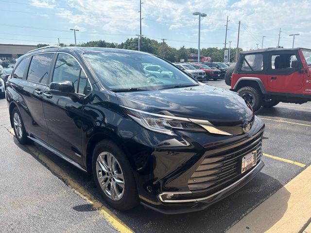 2021 Toyota Sienna Limited for sale in Springfield, IL