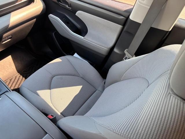 2021 Toyota Highlander LE