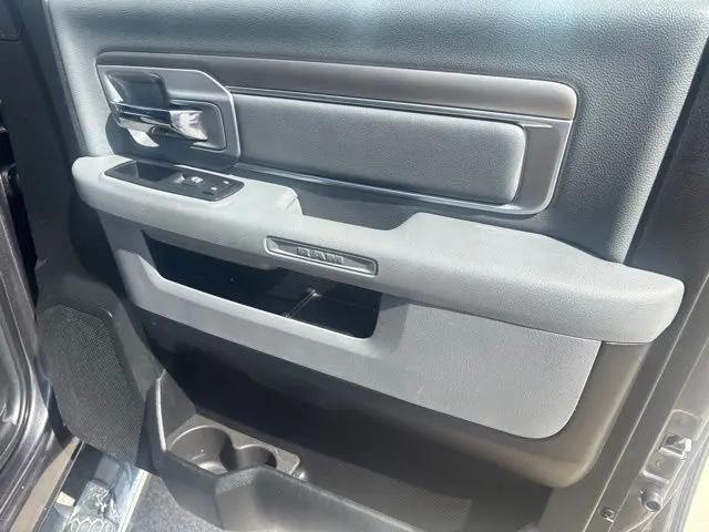 2017 Ram 1500 Big Horn Crew Cab 4x4 57 Box