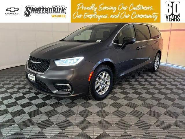 2023 Chrysler Pacifica Touring L for sale in Waukee, IA