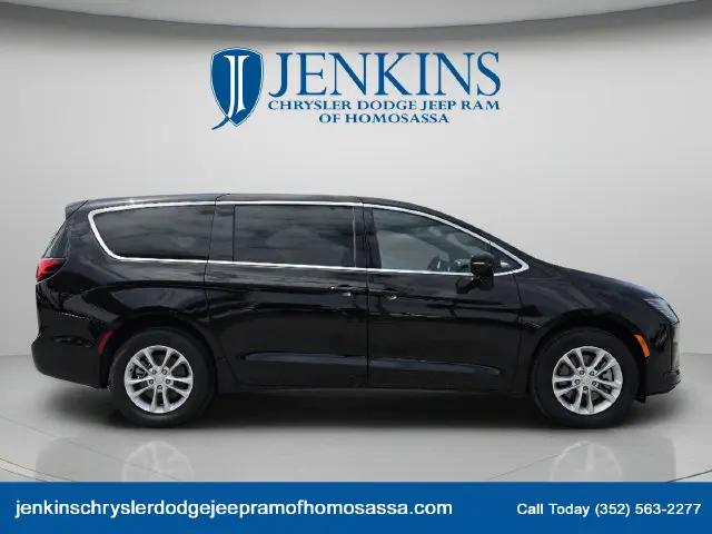 2027 Chrysler Pacifica Select AWD